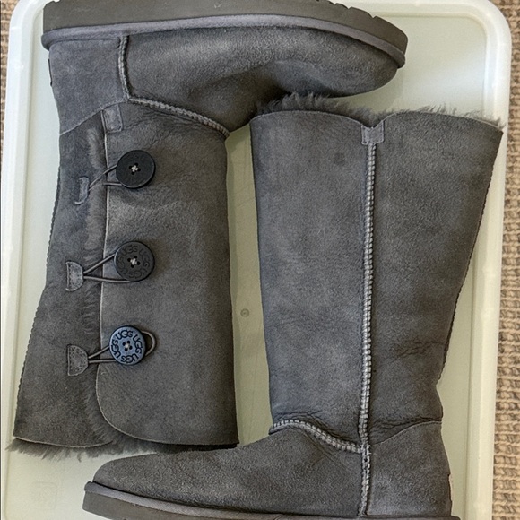 UGG Charcoal Shearling Boots - Picture 7 of 10